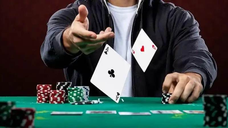 棋牌类应用界面简化趋势观察